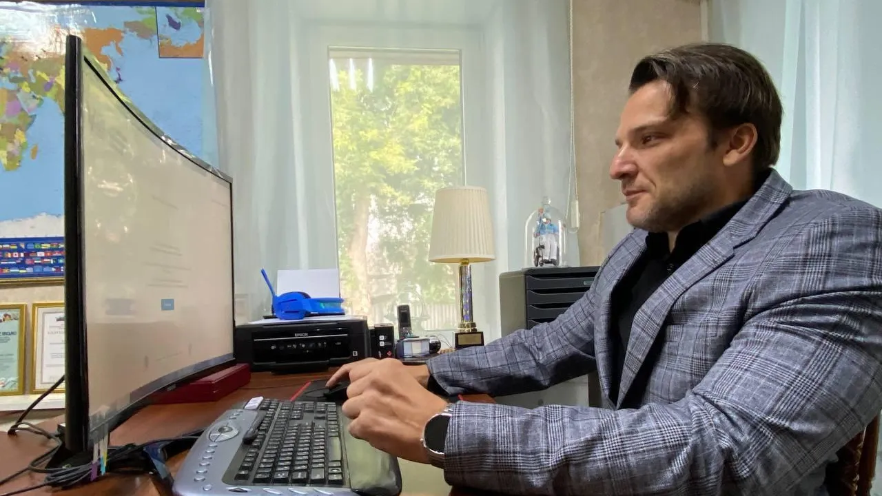 Призер паралимпийских игр Кузнецов принял участие в голосовании с помощью ДЭГ