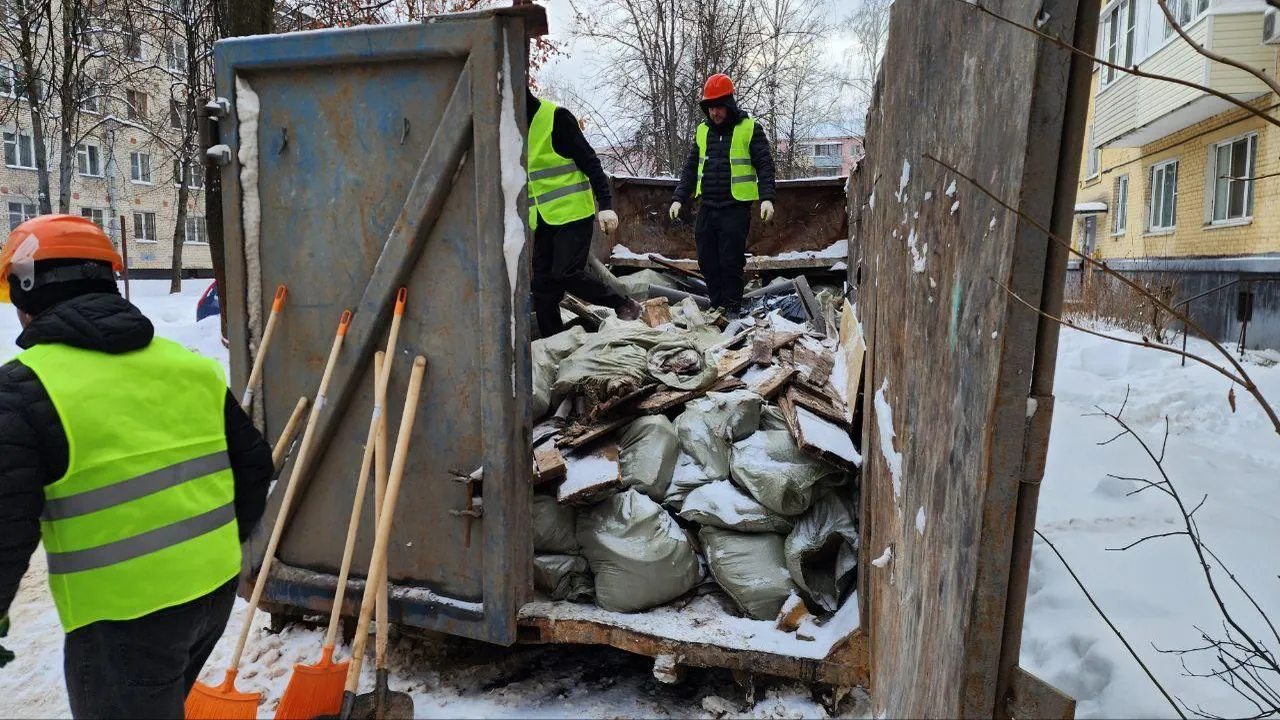 В Климовске очистили более 40 подъездов перед началом капремонта домов