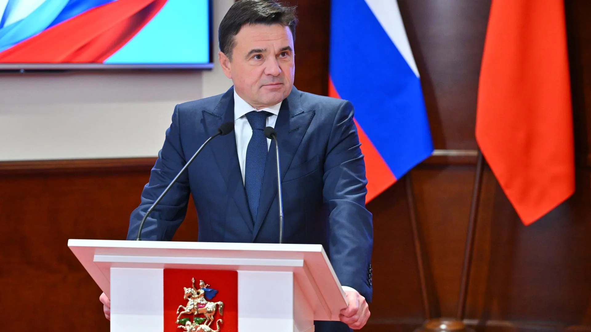 Андрей Воробьев вручил государственные награды добровольцам подразделения БАРС