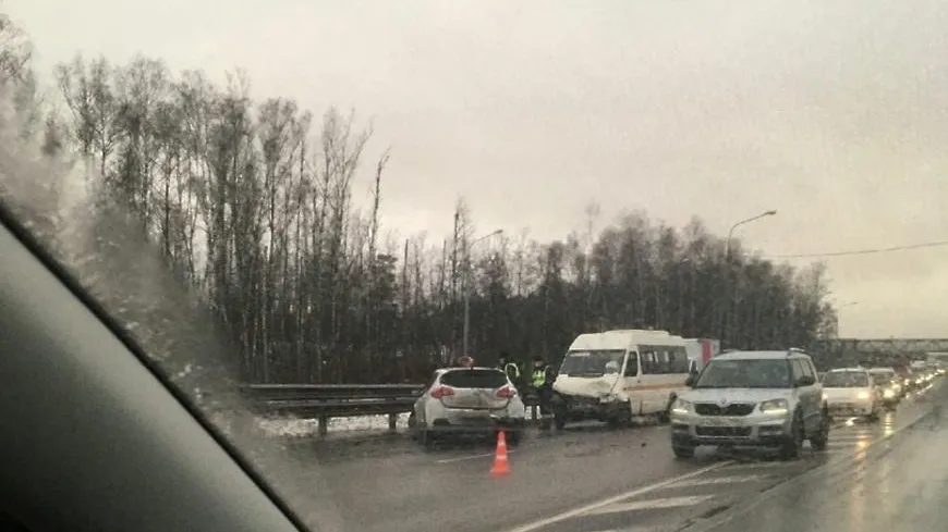 Тройное ДТП произошло у съезда на Симферопольское шоссе в Подольске