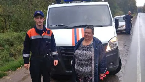 Можайские спасатели вывели из леса заблудившуюся женщину