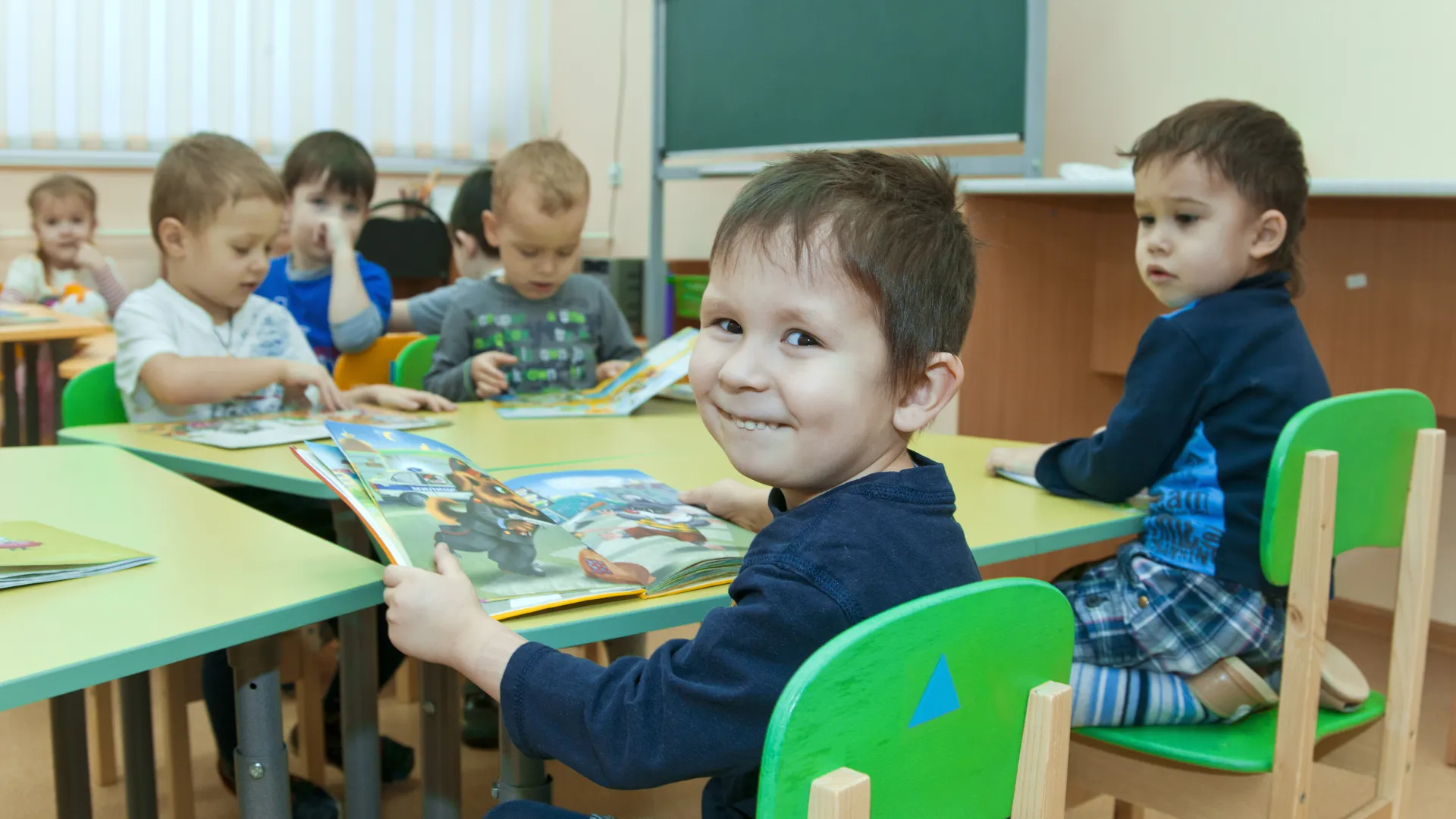 Педагог: чтобы взрослому забрать ребенка из детсада, нужна доверенность