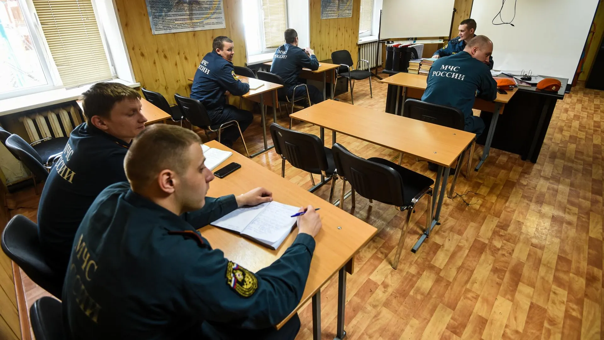 35 выпускников поступят на службу в подмосковное МЧС России в конце июля