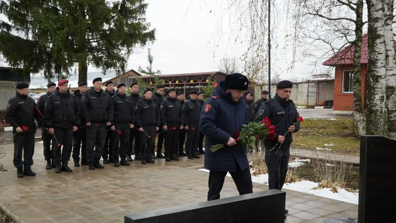 В Сергиевом Посаде росгвардейцы почтили память сотрудников, погибших при исполнении служебных обязанностей