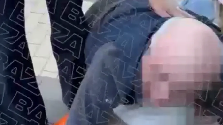 Вцепилась мертвой хваткой: бугаи в Москве пытались вырвать ребенка из рук матери
