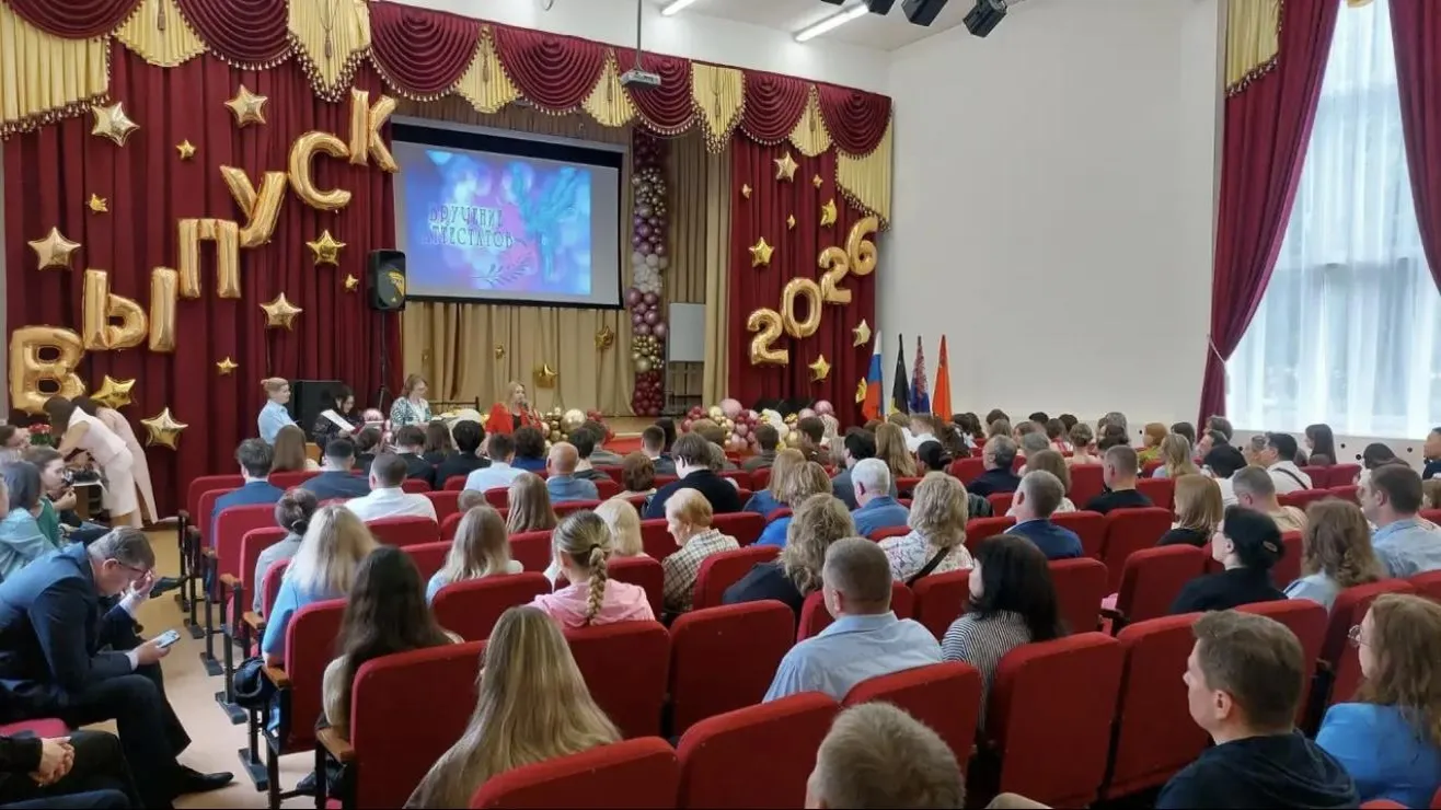 В Химках выпускники школы №12 получили аттестаты