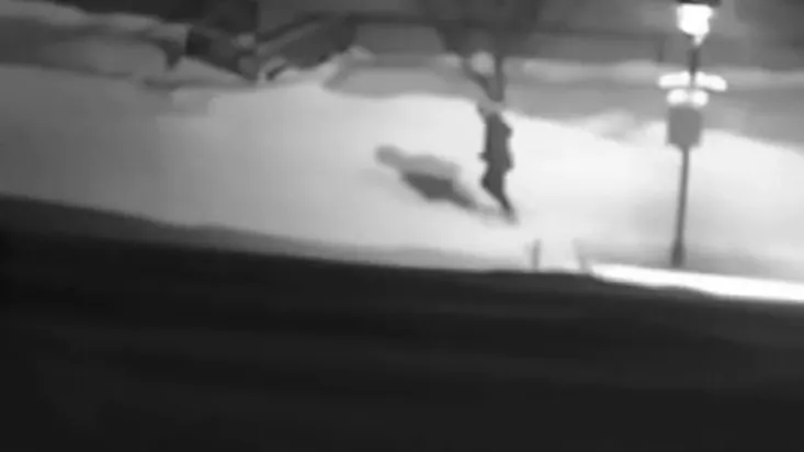 Без отговорок: житель Подмосковья вышел на пробежку во время сильного снегопада