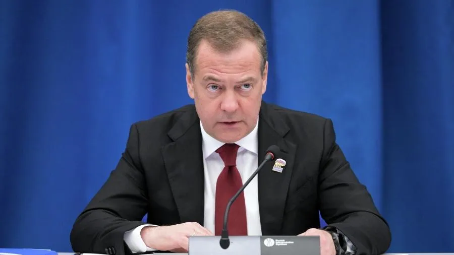 Медведев: разрешение НАТО сбивать дроны РФ над Украиной будет означать войну