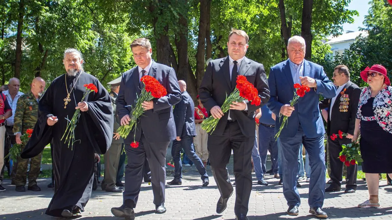 В Подольске возложили цветы к мемориалу воинам‑интернационалистам