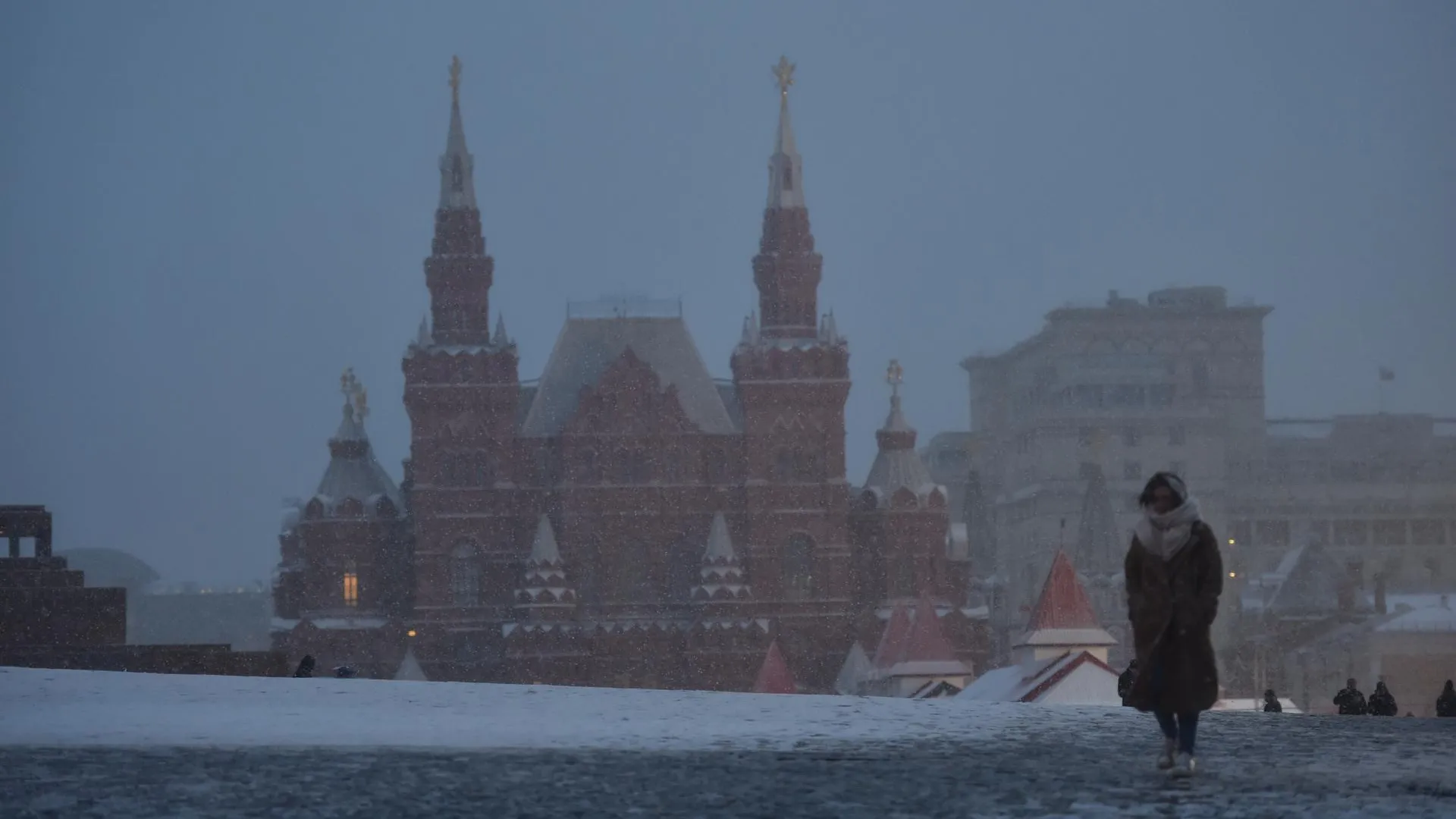 Гололедица и небольшой мороз ожидаются в Москве в новогоднюю ночь