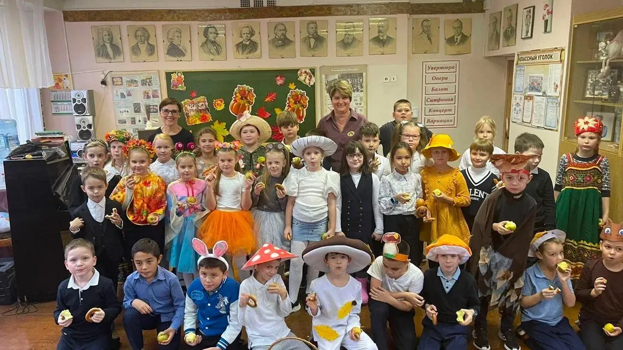 В школе № 27 Балашихи прошло литературно‑музыкальное мероприятие «В гости к осени»