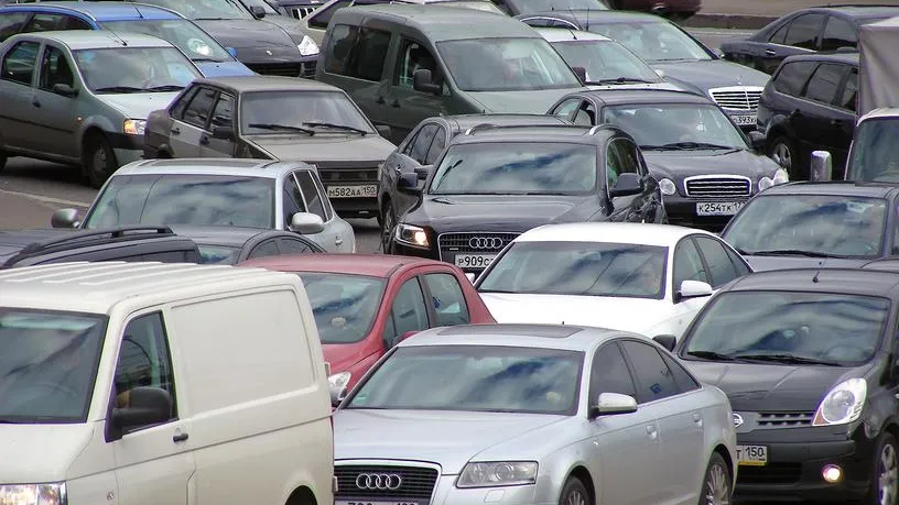 В Москве из-за ДТП на Ленинском проспекте образовалась пробка в 1 км