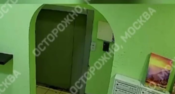 Появилось видео, как в Люберцах едва не рухнул лифт с человеком внутри