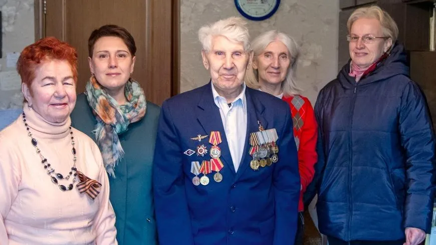 Сотрудники ЦНИИТОЧМАШ Подольска поздравили ветерана ВОВ с Днем Победы