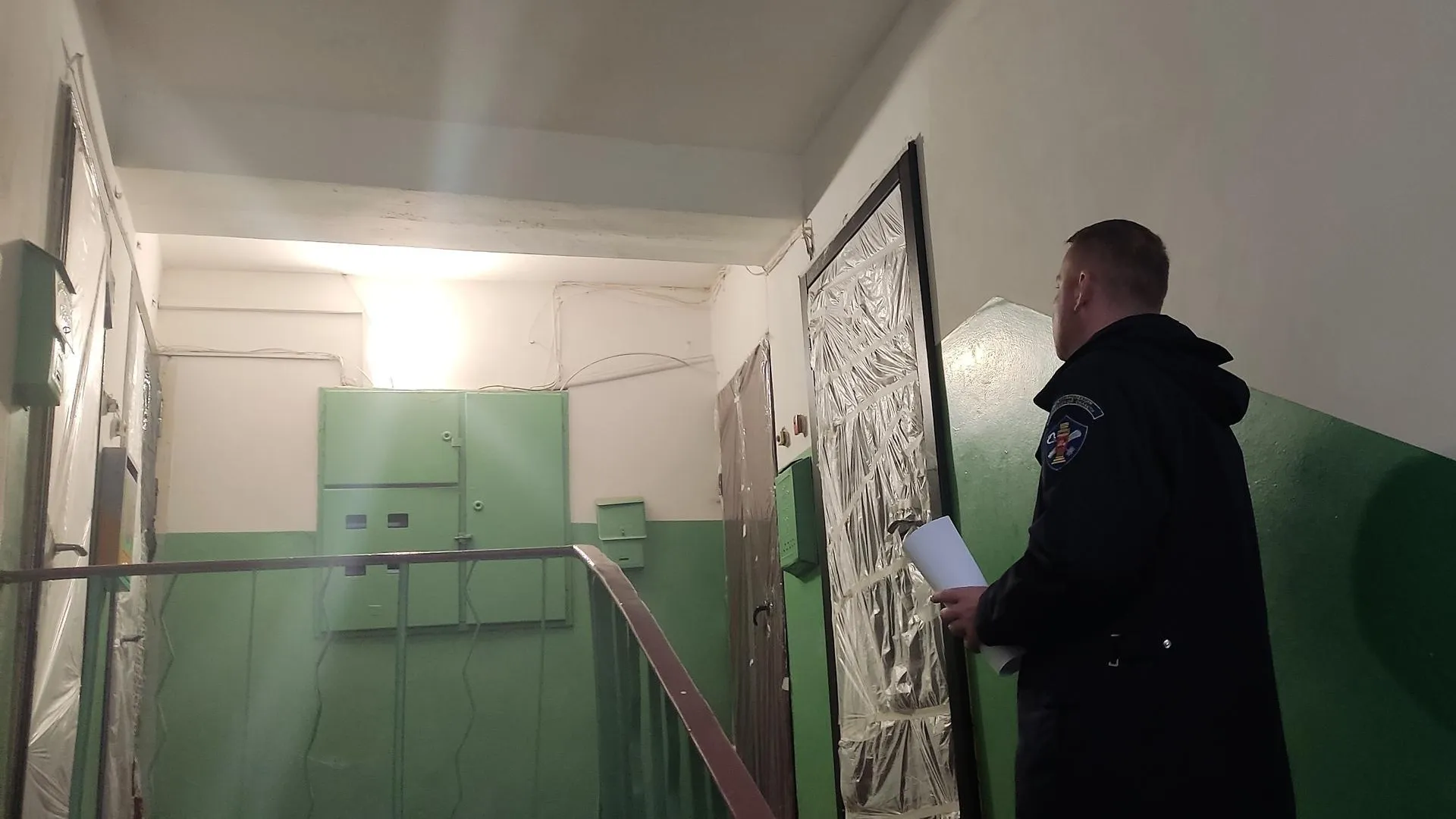 Госжилинспекция проконтролировала ремонт в подъезде и на фасаде дома в округе Пушкинский