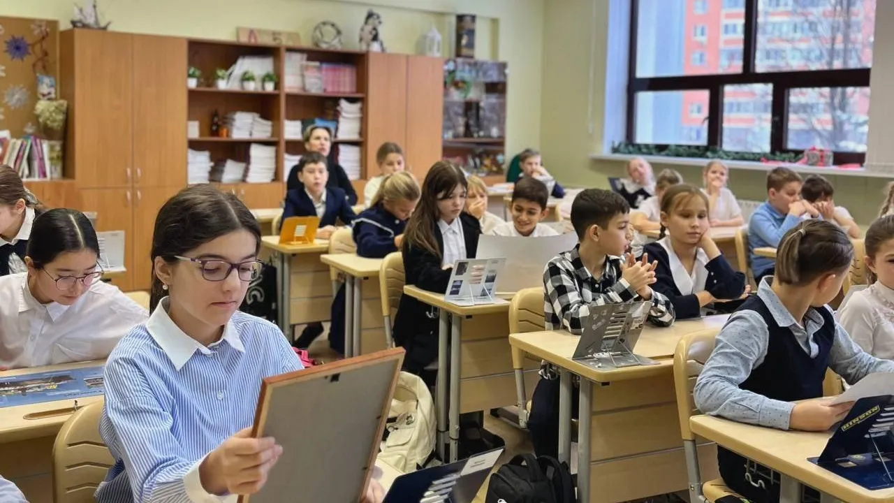 Росгвардейцы Подмосковья провели патриотические встречи с учащимися региона