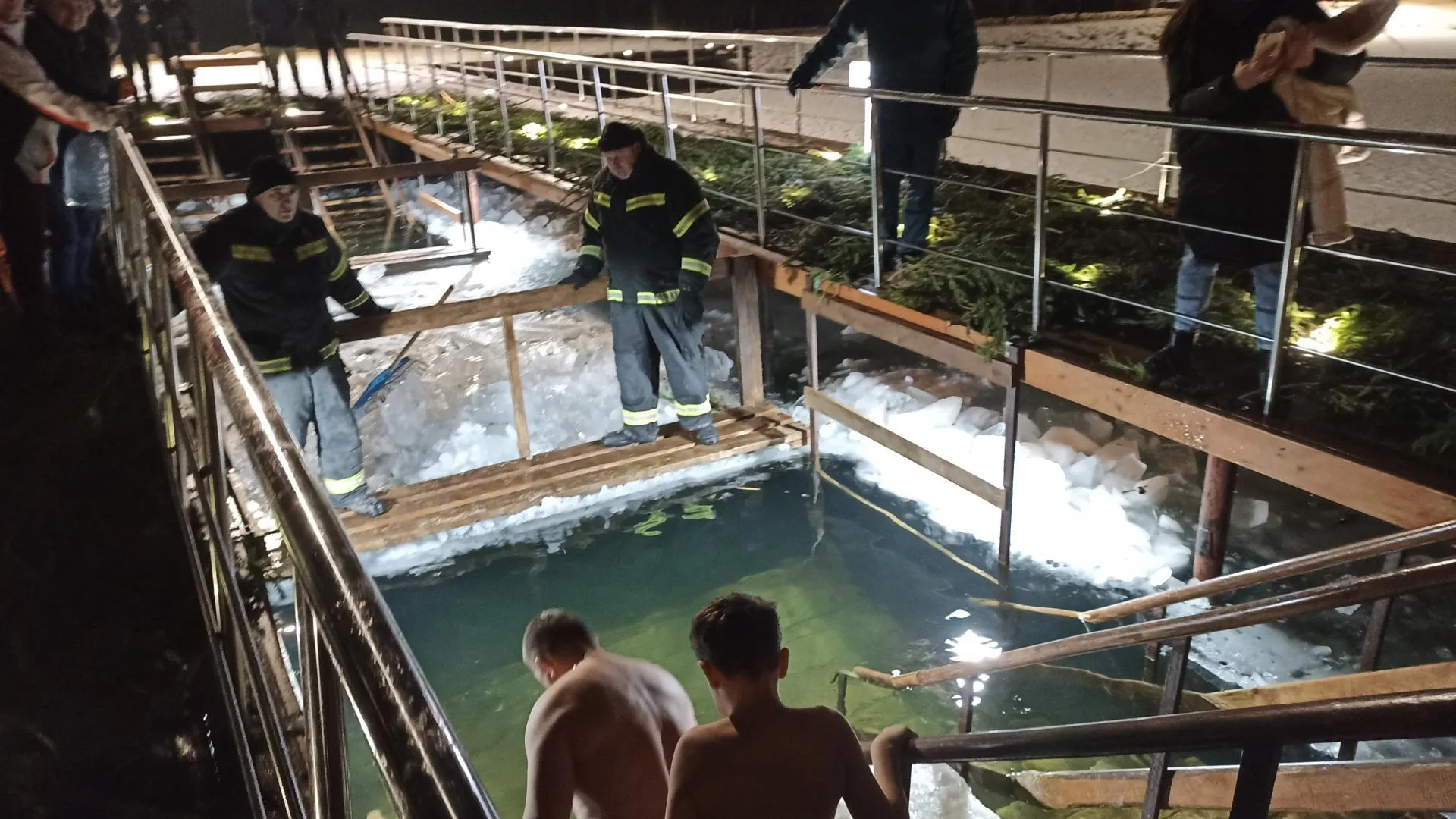 В Серпухове в крещенских купаниях приняли участие жители от 10 до 62 лет