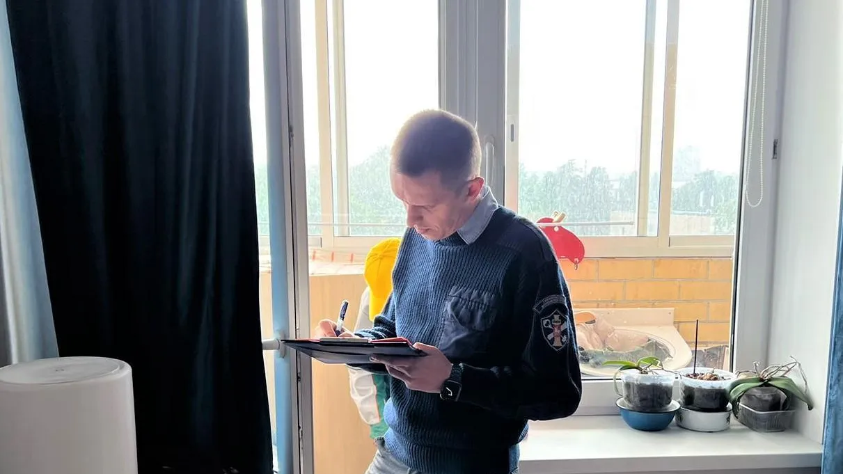 Госжилинспекция и УК помогли завершить ремонт в квартире участника СВО из Мытищ