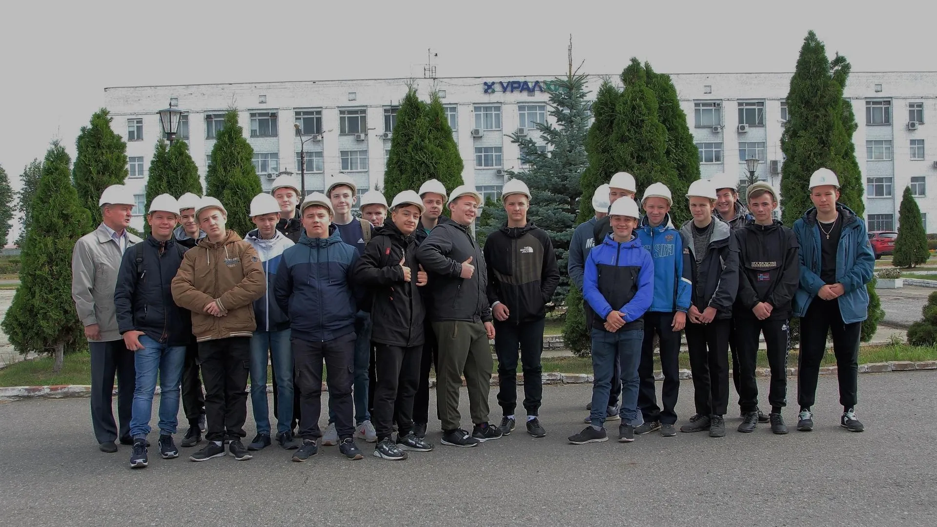 Студенты Воскресенского колледжа посетили с экскурсией химкомбинат