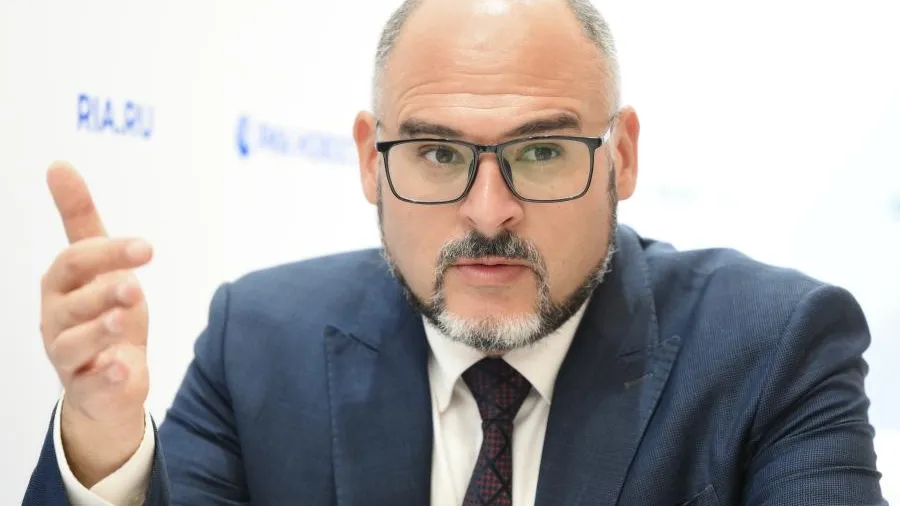 Мэр Владивостока предложил повысить себе зарплату и добавить ежемесячную выплату