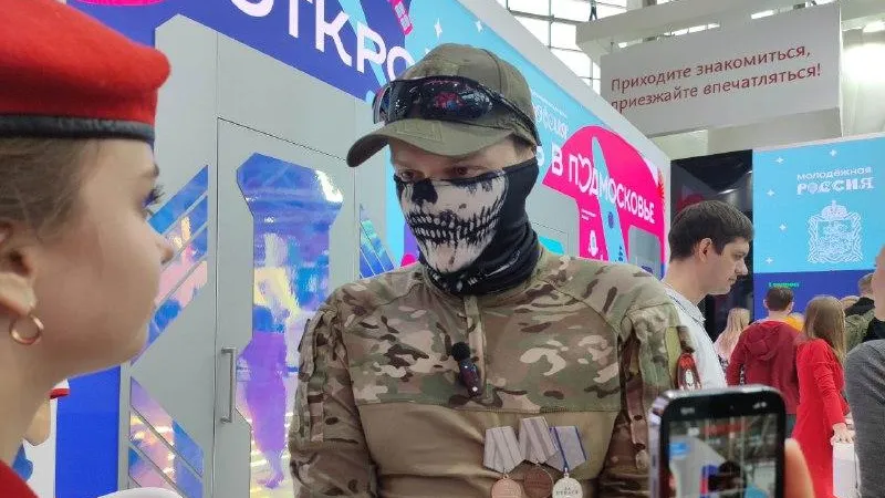 Участник СВО посетил стенд Подмосковья на выставке‑форуме «Россия»