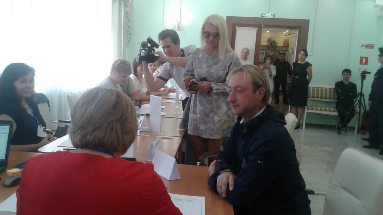 Плющенко проголосовал на выборах губернатора Московской области