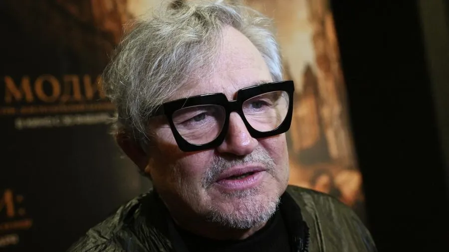 Дибров объяснил появление видео с расстегнутой ширинкой