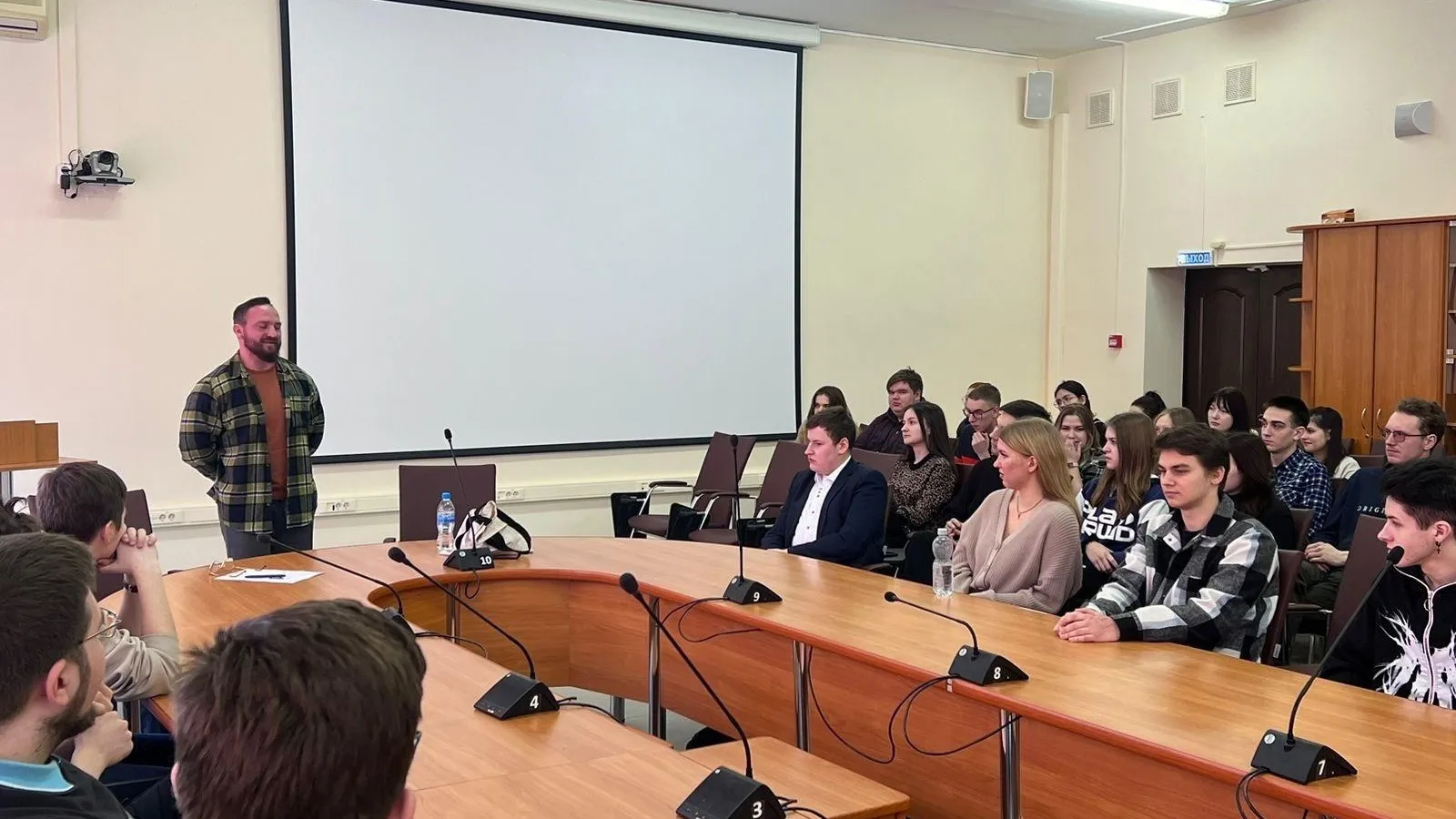Мастер спорта международного класса по пауэрлифтингу встретился со студентами Орехово‑Зуева