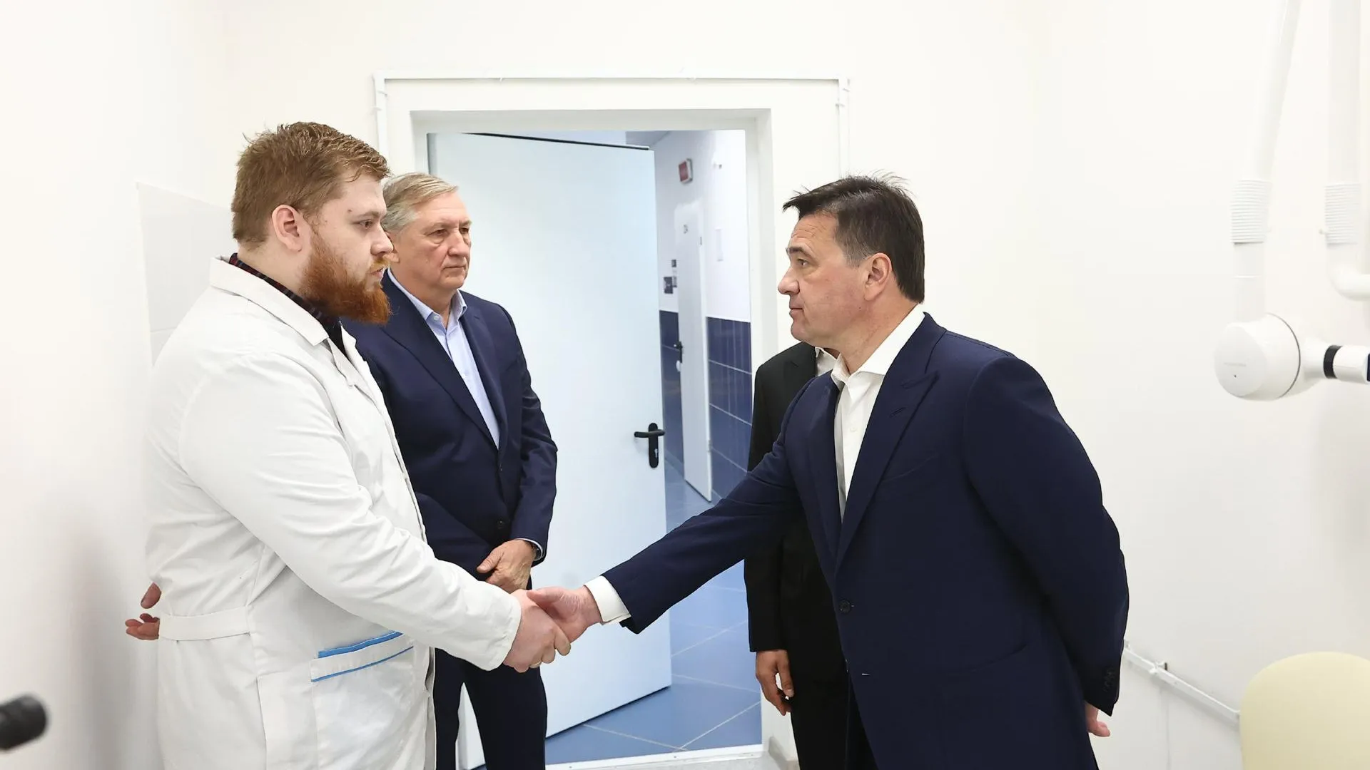 Андрей Воробьев проверил работу нового корпуса городской поликлиники №1 в Реутове