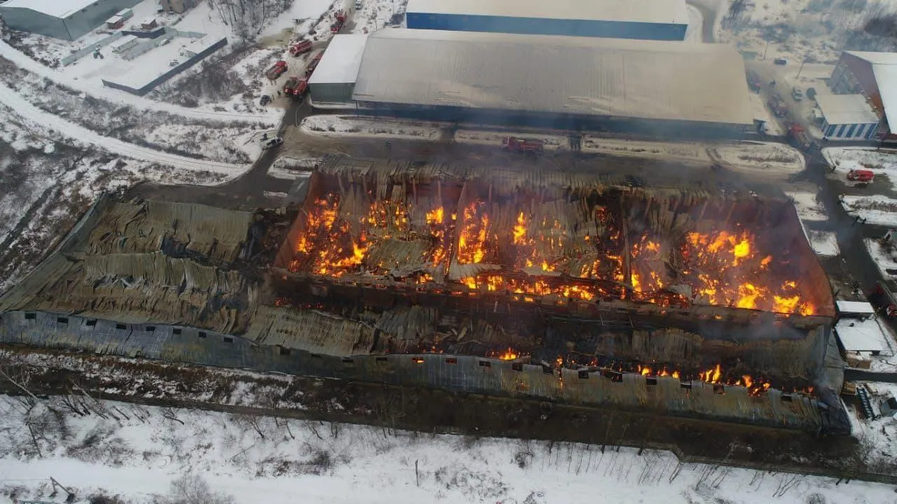 Группировка сил на пожаре в Раменском округе превысила 130 человек