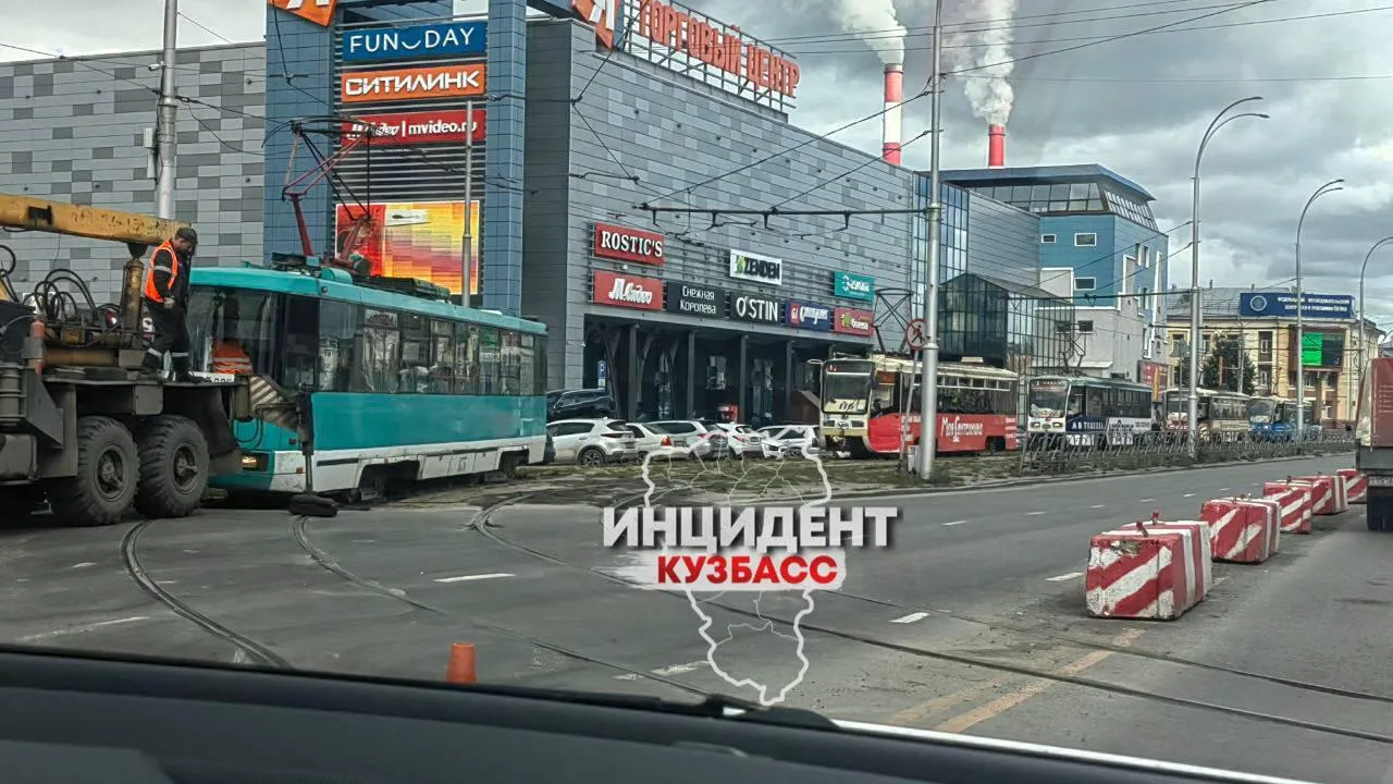 Не опять, а снова: очередное ЧП с трамваем случилось в Кемерове