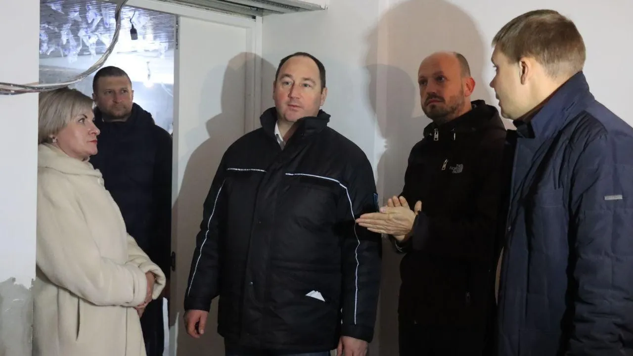 Глава Ступина Сергей Мужальских проверил ход ремонта в городском бассейне