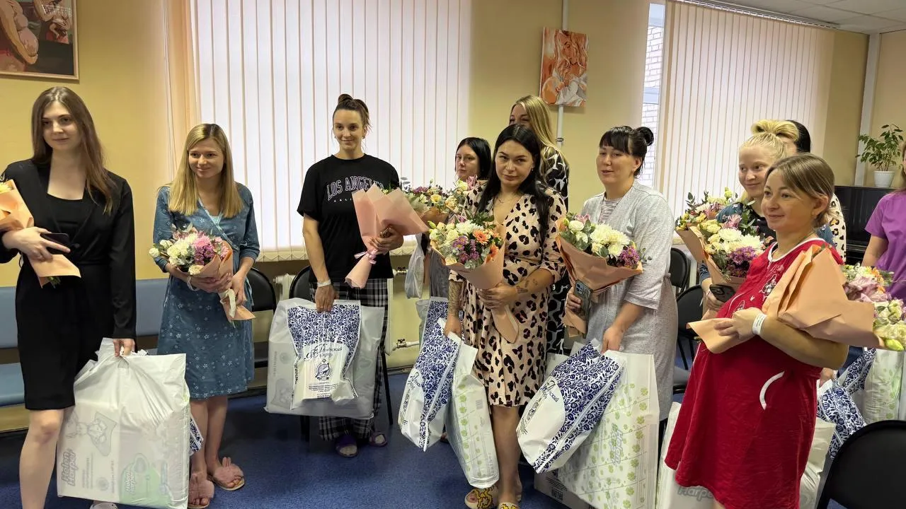 В Ногинском роддоме поздравили рожениц с Днем матери в Богородском округе