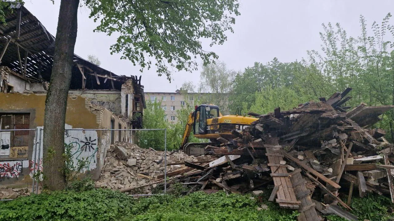 В Талдомском округе стартовали работы по сносу аварийного многоквартирного дома