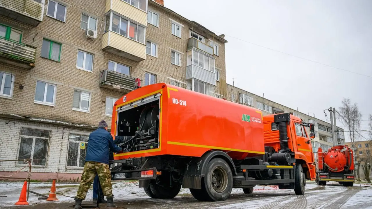 В МинЖКХ Подмосковья рассказали, какая спецхника борется с засорами на сетях