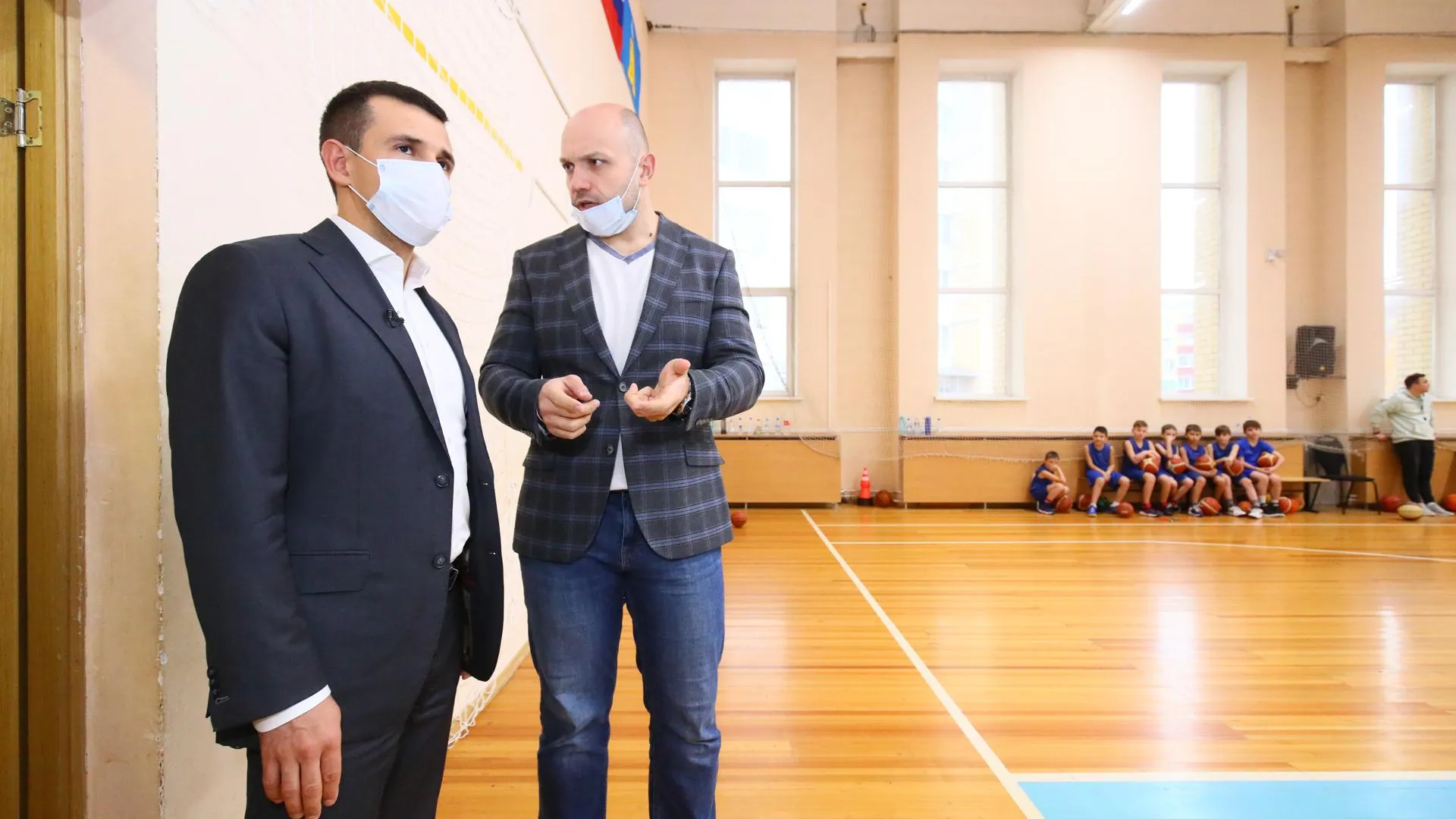 Глава Реутова проверил качество ремонтных работ в спортивной школе