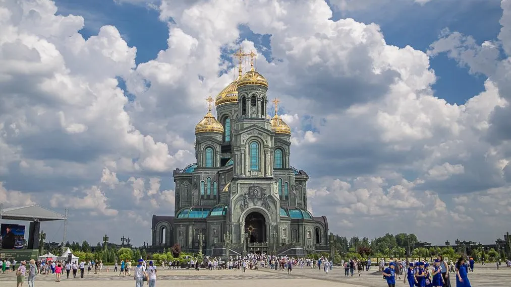 В парке «Патриот» открыли выставку Георгия Парфенова «На черном»