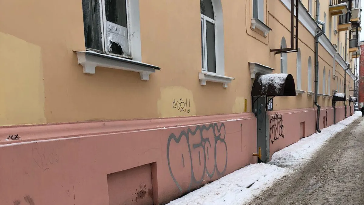 В Подольске разыскивают вандала, разрисовавшего дома в микрорайоне Климовск
