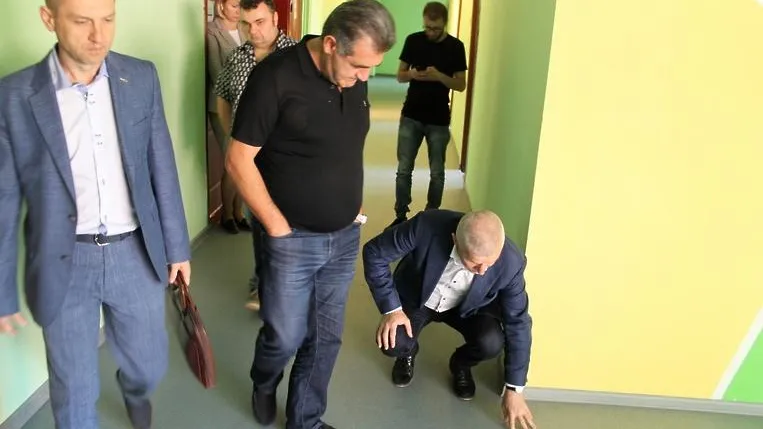 Нарушения при укладке пола выявили в ходе ремонта школы №15 в Подольске