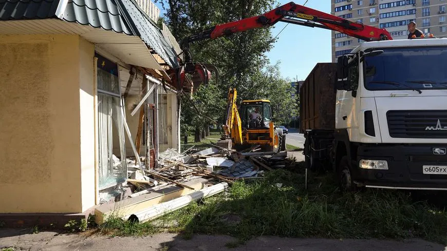 Самовольно построенный магазин снесли на ул Воровского в Мытищах