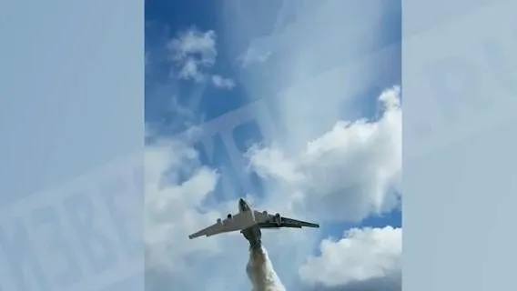 Самолет МЧС сбросил воду на автомобиль ДПС в Ногинске