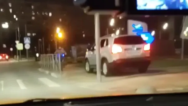 Водитель-нарушитель получил штраф за езду по тротуару в Мытищах