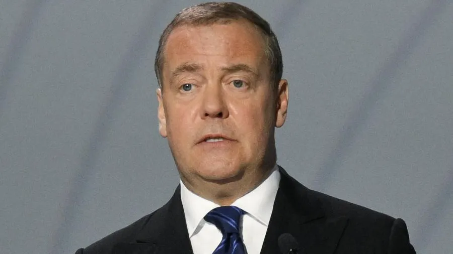 Медведев поздравил россиян с Днем народного единства