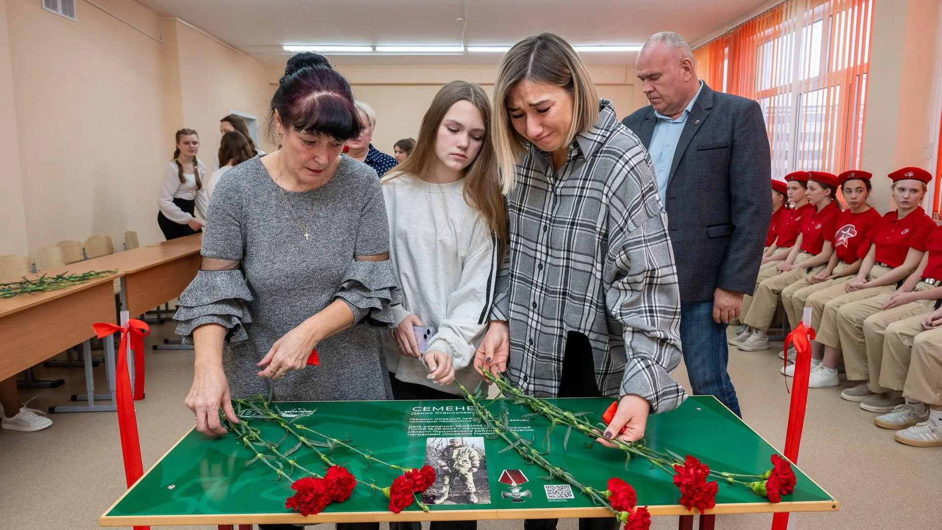 Парту Героя открыли в Талдомской школе № 2