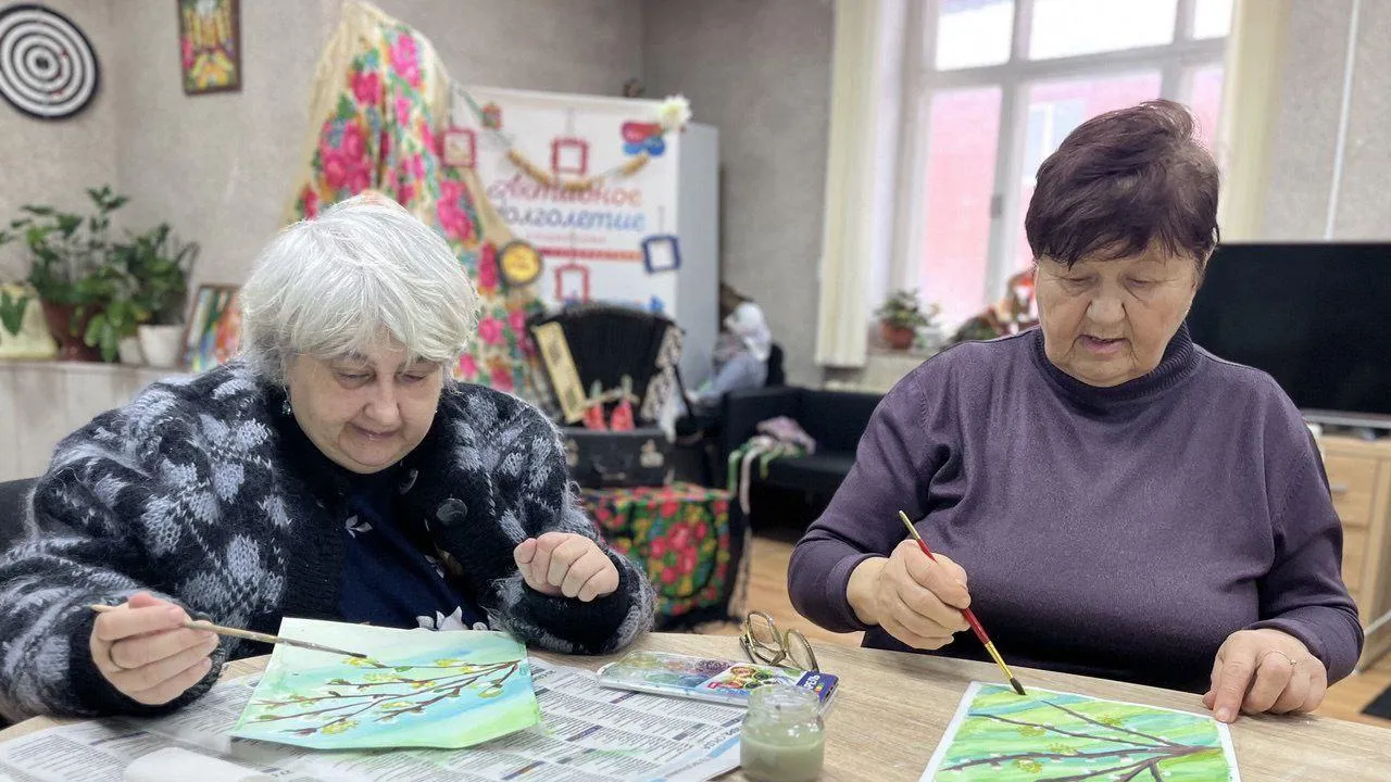 В ожидании весны: Каширские долголеты посетили творческий кружок