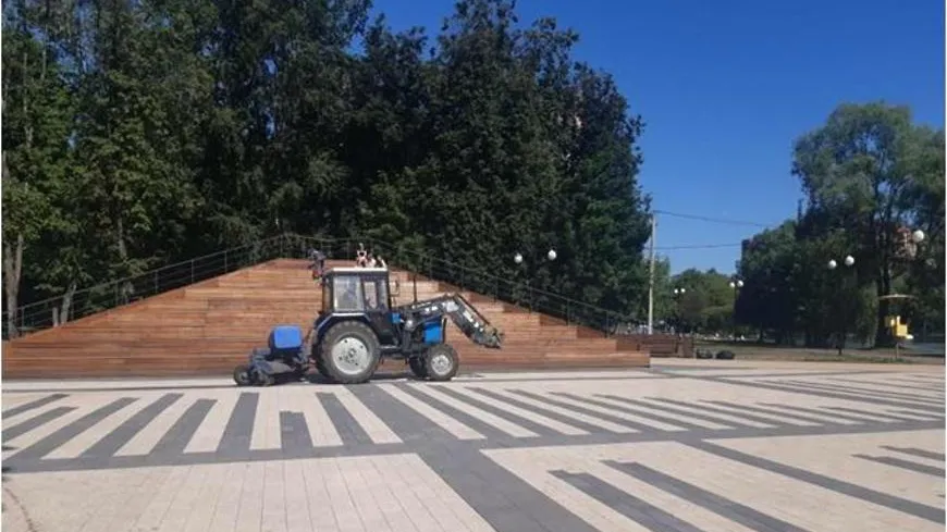 В парках Люберец дезинфицируют места общего пользования