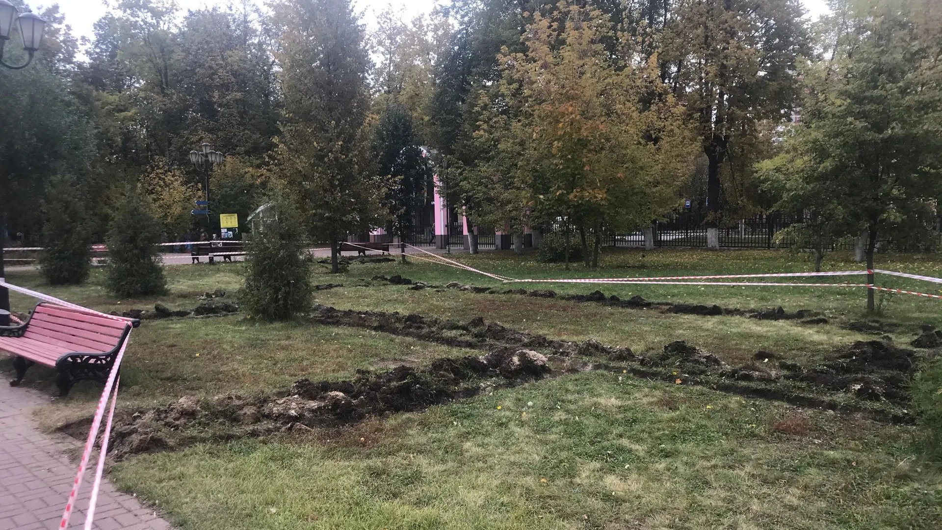 Подрядчик приступил к строительству площадки с тренажерами в Детском парке Подольска