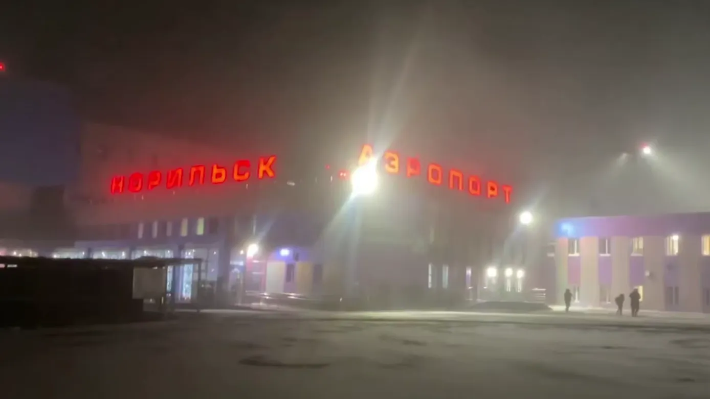 В аэропорту Норильска из-за метели и штормового ветра застряли 700 человек