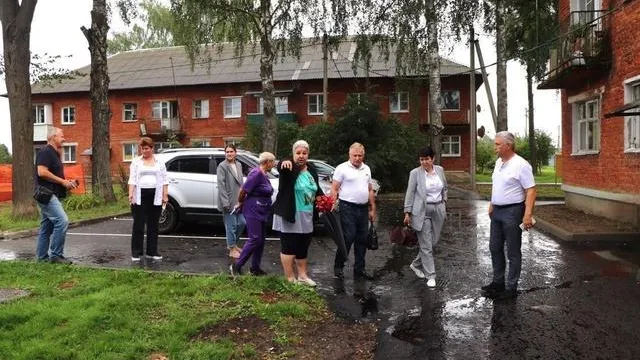 Благоустройство дворов завершают в селе Ярополец Волоколамского округа
