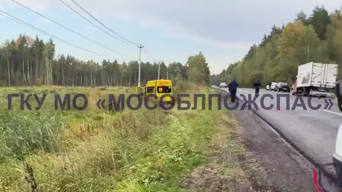 Человек погиб в аварии с микроавтобусом на трассе в Коломне